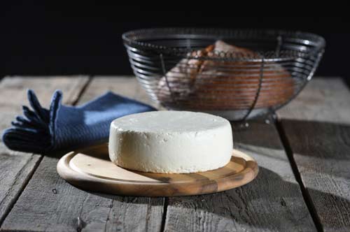 Syr z kravského mlieka vyrobený na Farme Brezany